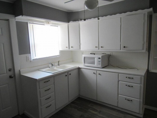 Foto del edificio - 512 SW 12th Street