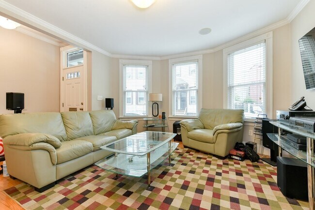 Building Photo - 3 Monks St