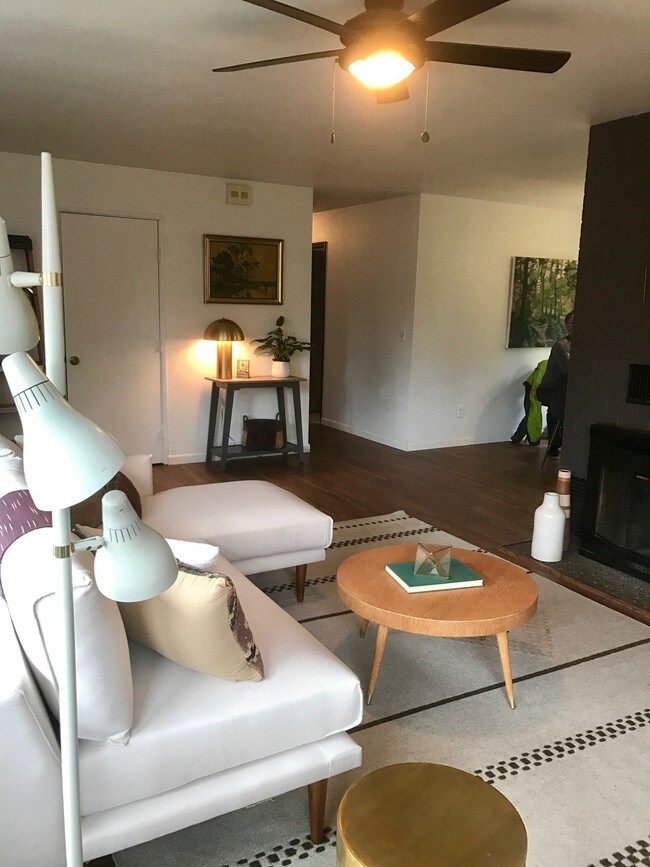 Foto del edificio - 8038 N Wayland Ave