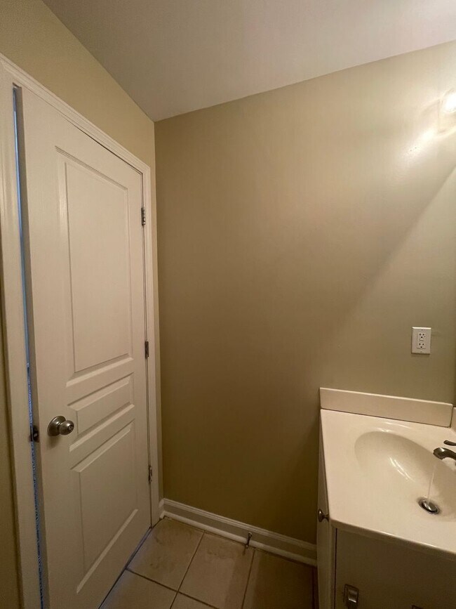 Foto del edificio - 17-1728 J&amp;S