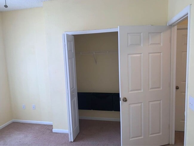 Building Photo - 2 bedroom 2 bath Condo  with Balcony in La...