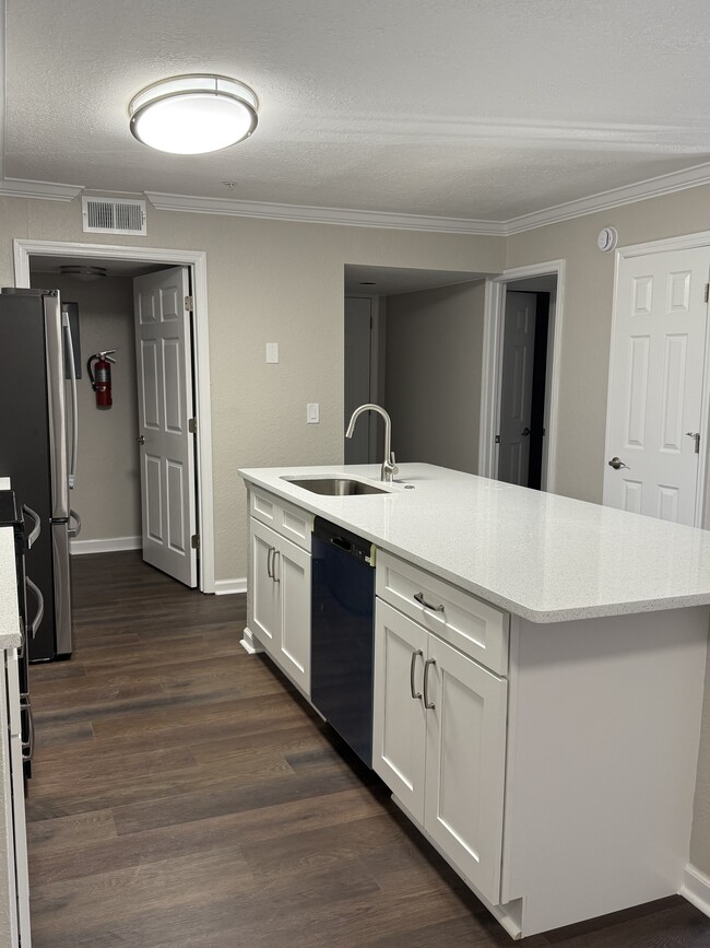 Building Photo - 705 Boardwalk Dr
