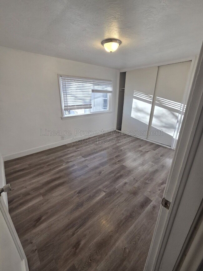 Foto del edificio - 759 E Scott Ave