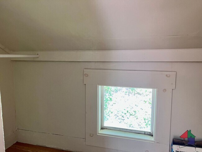 Building Photo - 32 Hall St