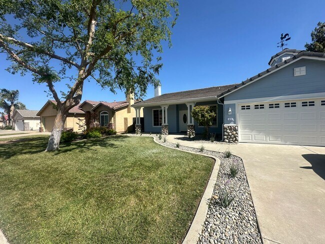 Building Photo - Remodeled 4 Bedroom 2 Bathroom in Stonecrest