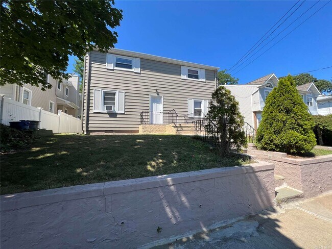 Foto del edificio - 27 Hickory Rd