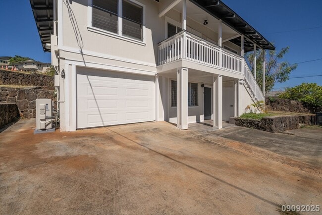 Building Photo - 3 Bedroom 1.5 Bath (Downstairs) - Newly Re...