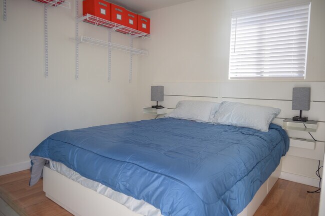 Furnished Bedroom - 515 Mountain View Ave
