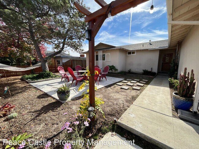 Foto del edificio - 4 br, 2 bath House - 4047 Vista Calaveras St