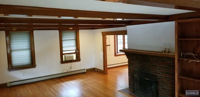 Primary Photo - 292 Goffle Rd