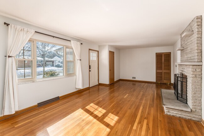 Foto del edificio - 724 Drummond Ct