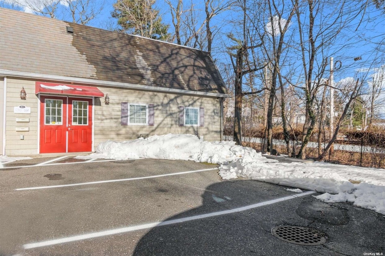 Primary Photo - 81 Landing Ave