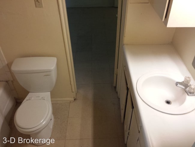 Building Photo - 4 br, 1 bath Apartment - 3415 N. Los Altos