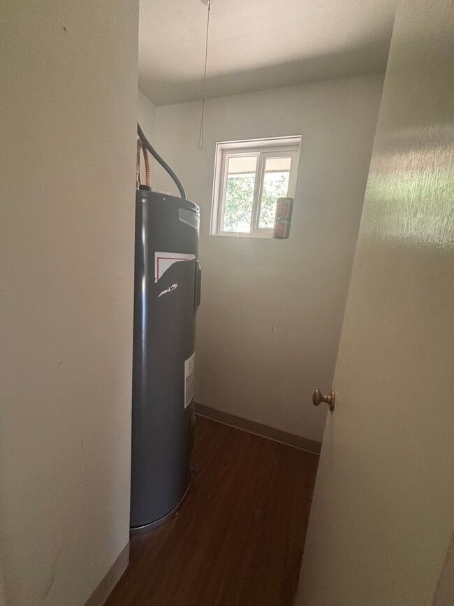 Building Photo - 620 E 19th Ave