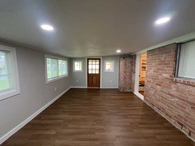Foto del edificio - 30707 Martens Rd