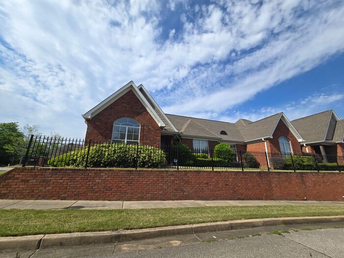 Primary Photo - Beautiful Two Bedroom Two Bathroom in Oliv...
