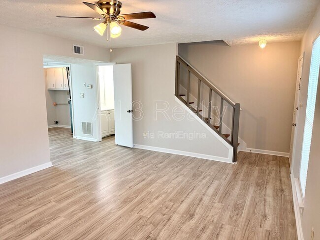 Building Photo - 121 Jackson Dr