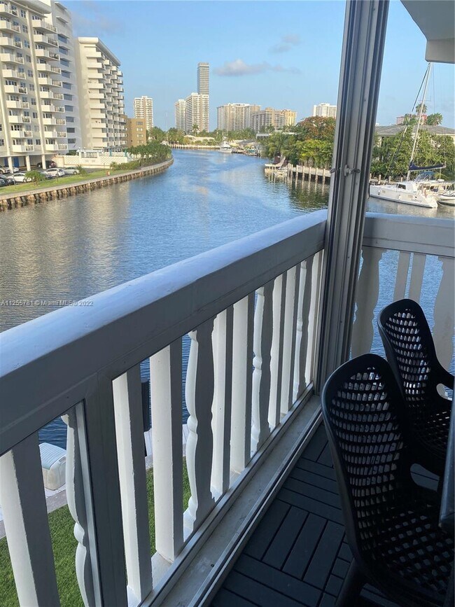 Foto del edificio - 440 Paradise Isle Blvd