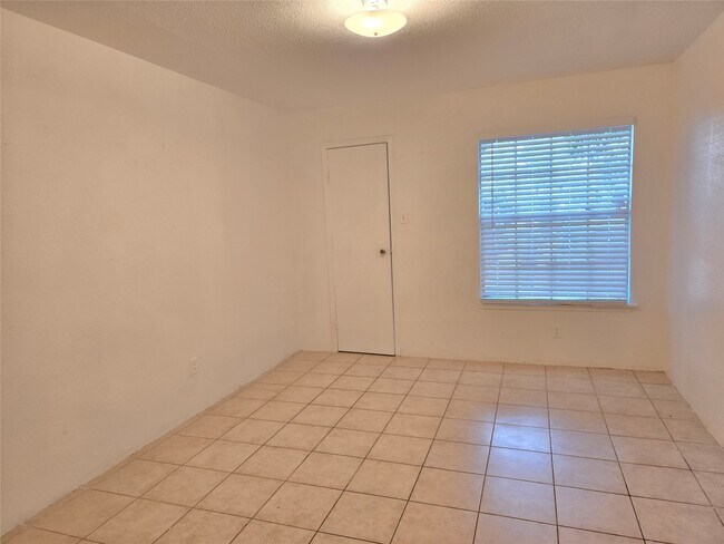 Building Photo - 7400 Bellerive Dr
