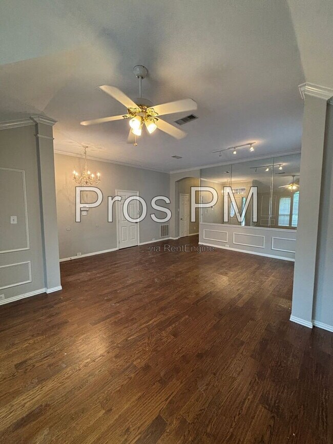 Foto del edificio - 2921 Meadow Glen Dr