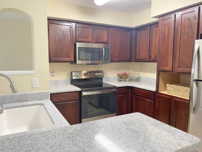 Building Photo - 2801 Chancellorsville Dr