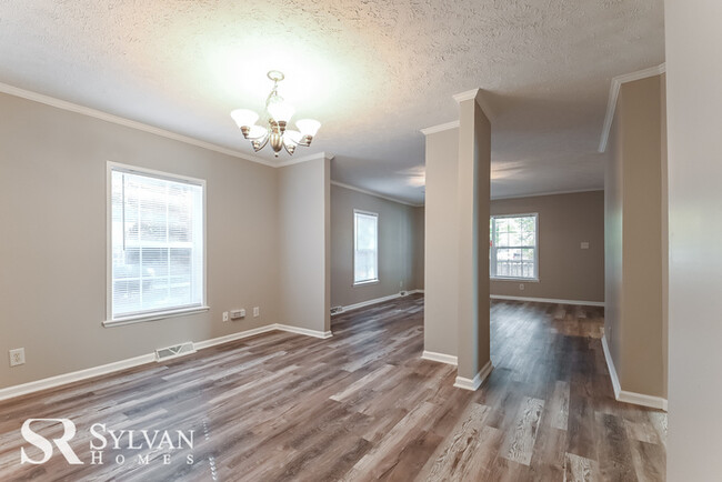 Building Photo - Come view this 3BR 1.5BA Brick Home