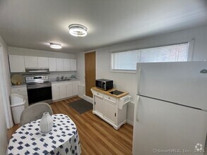 Building Photo - 11 Hunters Ln