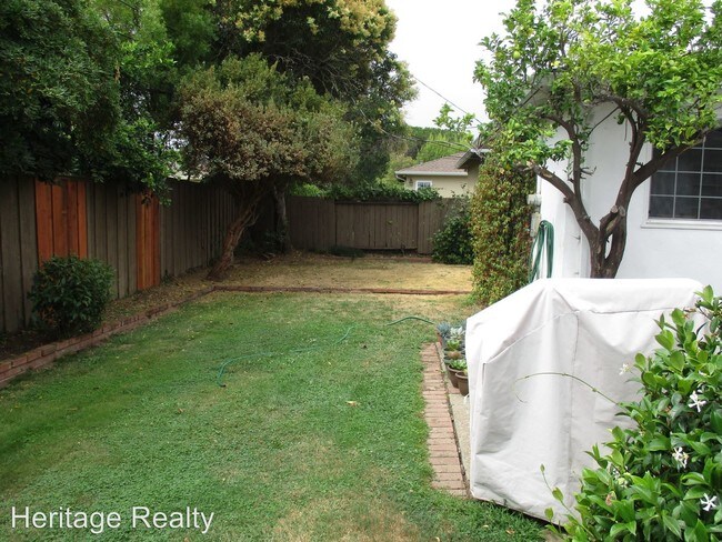 Foto del edificio - 417 Heather Ln