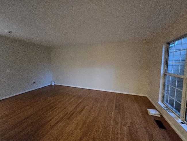 Building Photo - 16 Windbluff Ct