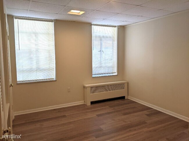 Building Photo - 1 br, 1 bath Condo - 2376 Madison Rd