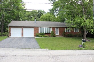 Building Photo - 10 Crestview Dr