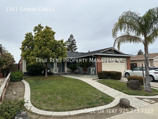 Foto del edificio - Updated 3 Bed, 2 Bath Single Story in Perf...