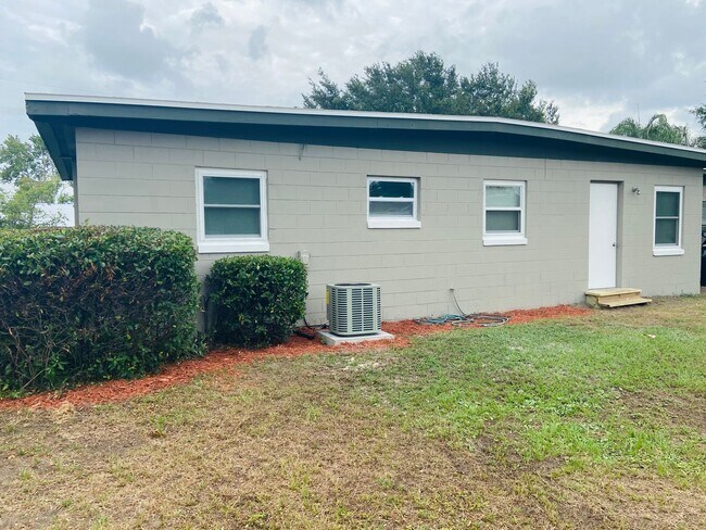 Building Photo - Cozy 3 BD / 1 BA Single Family Home