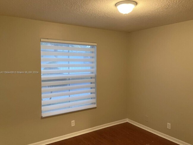 Building Photo - 3840 SW 53rd Ct