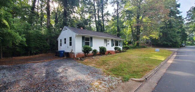 Building Photo - Charming 3-Bedroom Home in the Heart of Du...