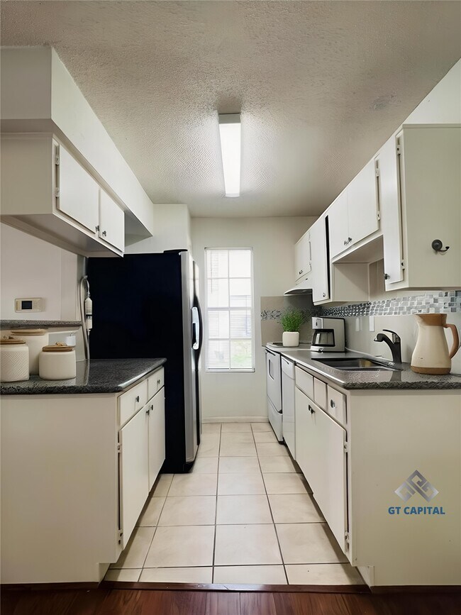 Foto del edificio - 2750 Holly Hall St