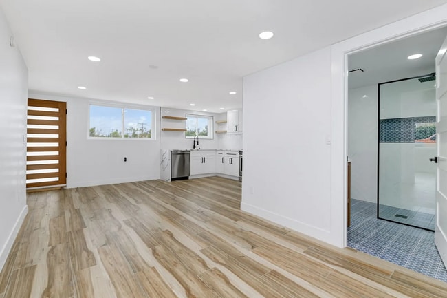 Foto del edificio - This unit offers a cozy and private 1-bedr...