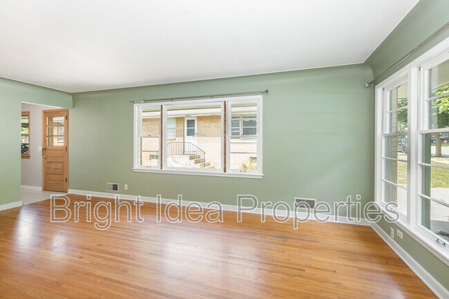 Building Photo - 4950 Sheridan Ave S