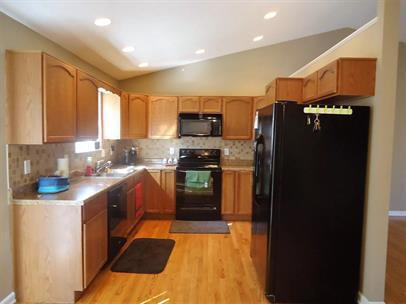 Foto del edificio - COMING SOON "Charming 3-Bedroom Retreat with Spacious Living & Gleaming Hardwood Floors in Strasb...