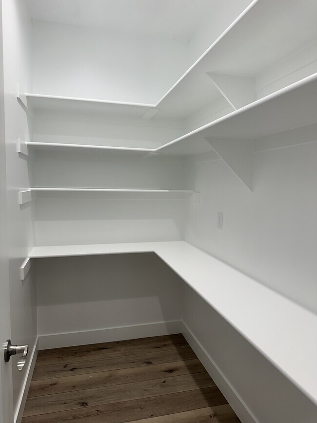Building Photo - 236 S 200 W