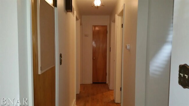 Building Photo - 806 S. Cottage