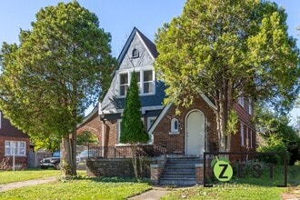 Building Photo - 5235 Haverhill St