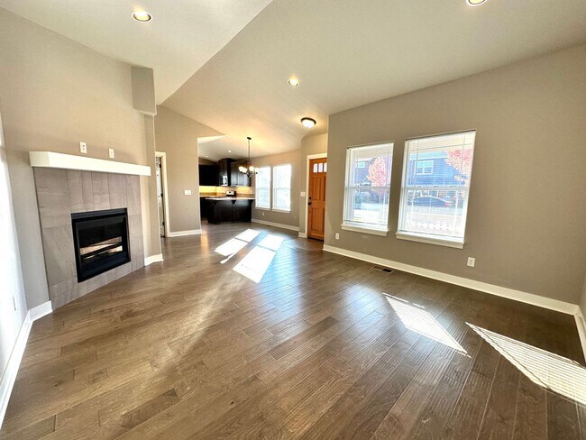 Building Photo - Beautiful Newer 3 bdrm 2 bath Home!