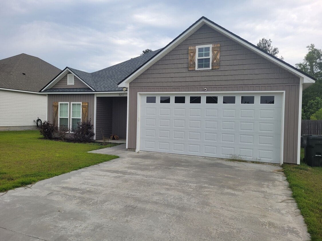Primary Photo - Elegant 4-Bedroom Home with Gourmet Kitche...