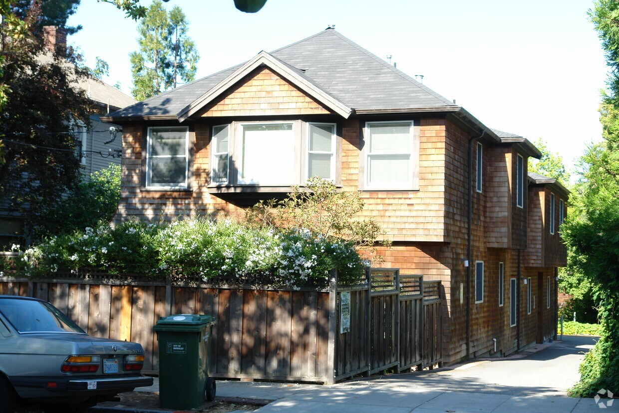 Primary Photo - 2620 Regent
