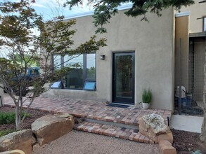 Building Photo - 115 Valencia Rd