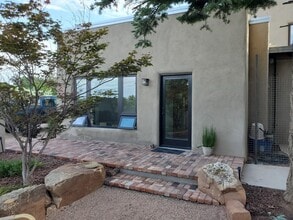 Building Photo - 115 Valencia Rd