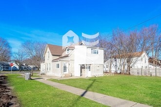 Building Photo - 147 Avery St