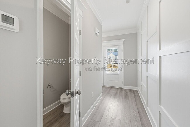 Foto del edificio - 228 Linsmore Ave