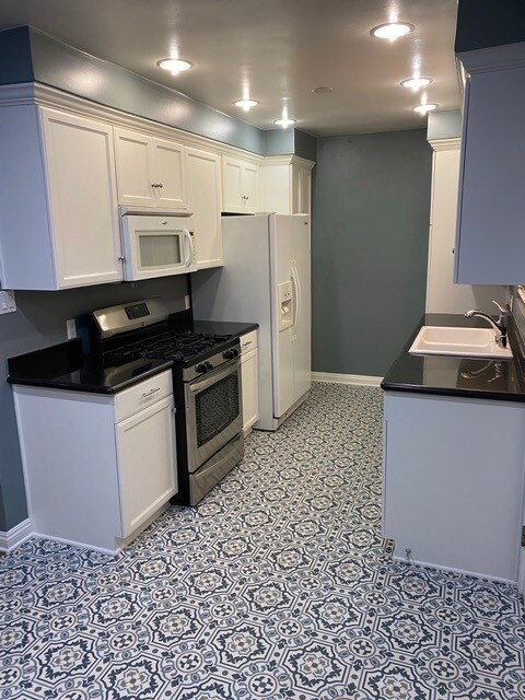 kitchen - 1638 Preuss Rd